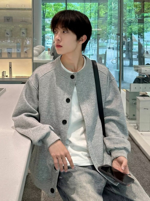 Kardigan-sweatshirt ühe nupuga ees, ümmargune kaelus, pikad varrukad, vaba lõige