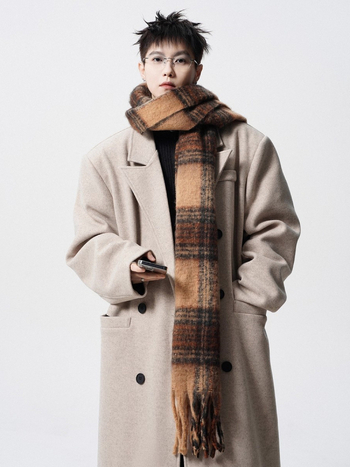 Vilnonis paltas, vidutinio ilgio, vienos eilės užsegimas, kaklo stiliaus apykaklė