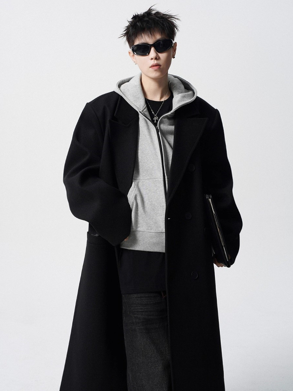 Vilnonis paltas, vidutinio ilgio, vienos eilės užsegimas, kaklo stiliaus apykaklė