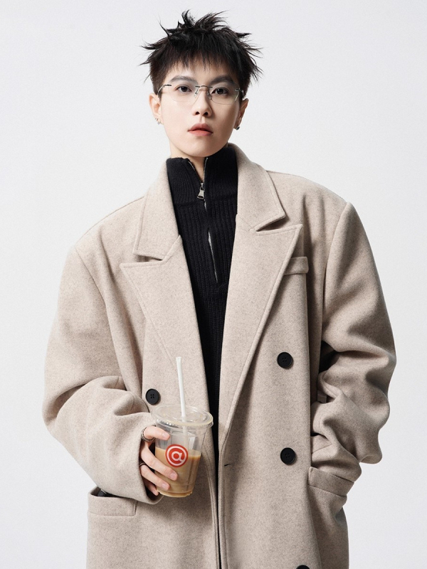 Vilnonis paltas, vidutinio ilgio, vienos eilės užsegimas, kaklo stiliaus apykaklė