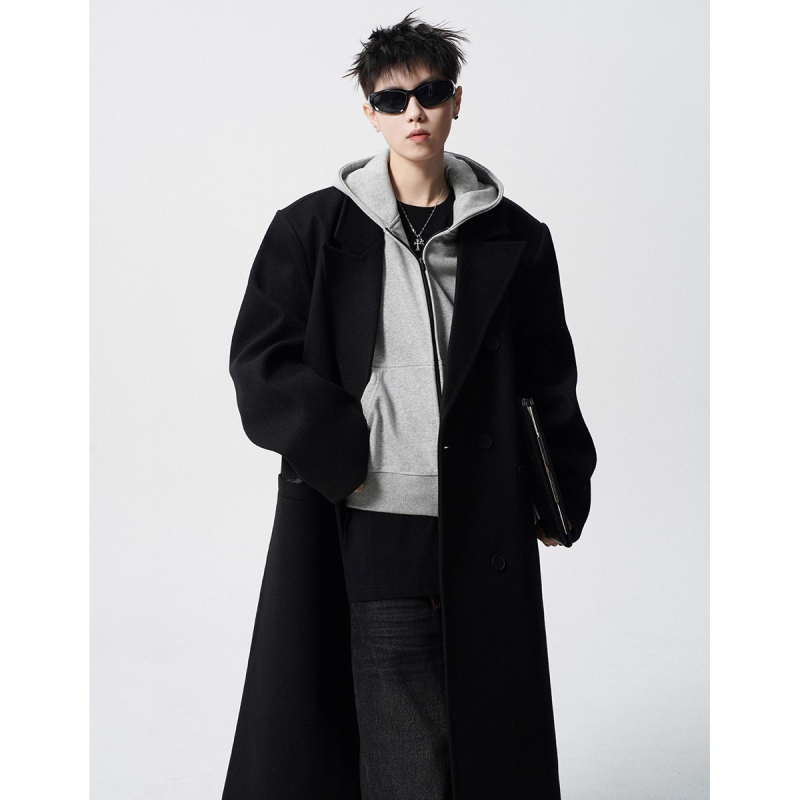 Vilnonis paltas, vidutinio ilgio, vienos eilės užsegimas, kaklo stiliaus apykaklė