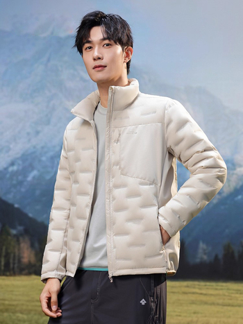 Мъжко късо леко пухено яке със стойка яка — пълнител White Duck Down, Fill Power 550, Down Content 91–95%, лека студоустойчивост (-5°C до 0°C)