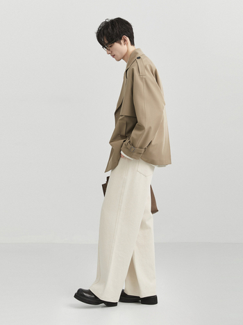 Kórejská verzia krátkeho kabáta, dvojradové zapínanie, golier v štýle Western, voľný strih, jednobarevný, 100% polyester vrchný materiál a podšívka, na jar a jeseň.