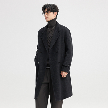 Kabát zo zmesi vlny s obojstranným prevedením, strednej dĺžky, golier vo western štýle, gombíkové dva rady, žehlenie bez pokrčenia