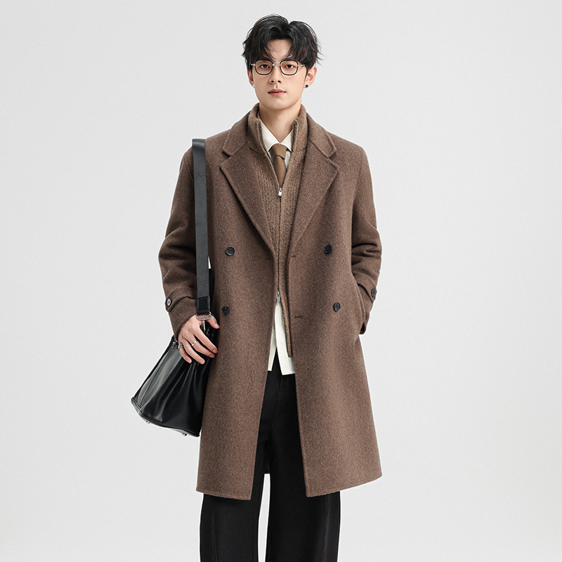 Kabát zo zmesi vlny s obojstranným prevedením, strednej dĺžky, golier vo western štýle, gombíkové dva rady, žehlenie bez pokrčenia