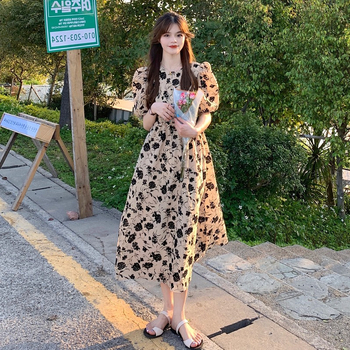 Rochie cu model floral, mâneci bufante, decolteu rotund, lungime medie