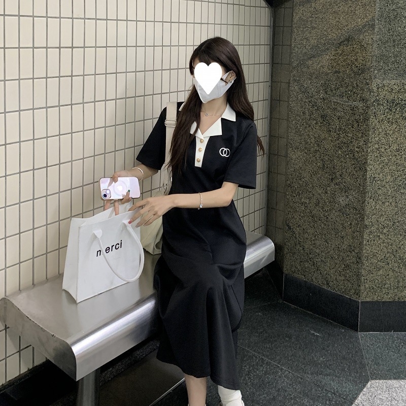 Rochie midi A-line cu guler polo, mâneci scurte, talie înaltă, poliester.