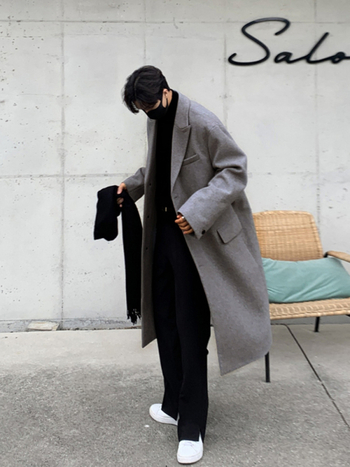 Kórejský štýl, voľný strih, hrubý vlnený kabát, jednoradové zapínanie, golier typu saka, 90% polyester