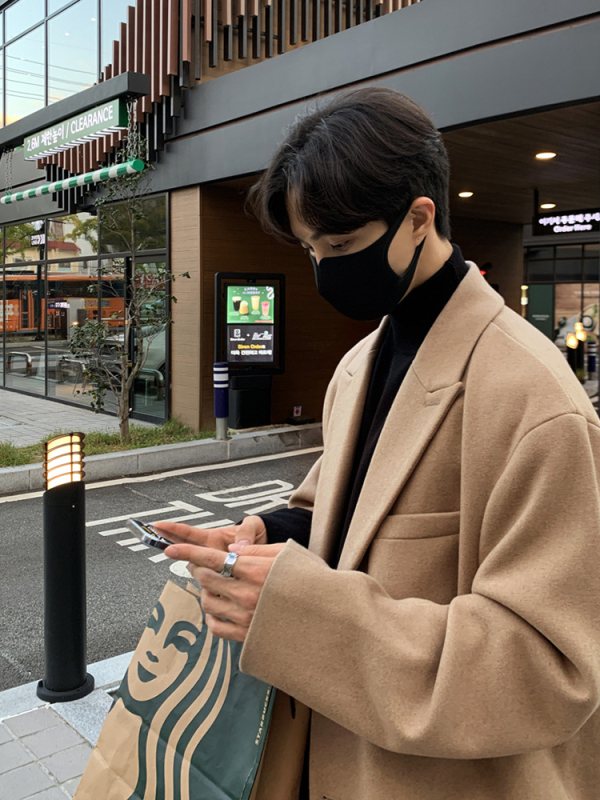 Kórejský štýl, voľný strih, hrubý vlnený kabát, jednoradové zapínanie, golier typu saka, 90% polyester