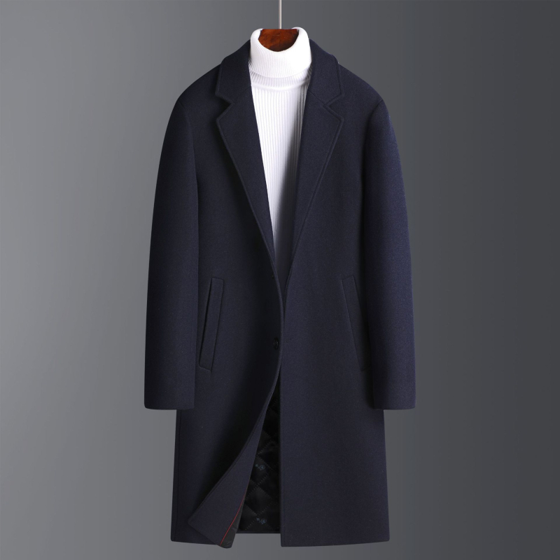 Vlnený kabát, mestský štýl, úzka silueta, hrubšia vlna, jednoradové zapínanie, V golier, podšívka z polyesteru