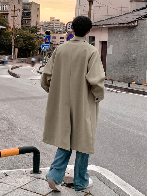 Pánska stredne dlhá vetrovka v kórejskom štýle, voľný strih, golier s otočením, zapínanie na jeden gomb, jesenné nosenie, dĺžka 80–100 cm