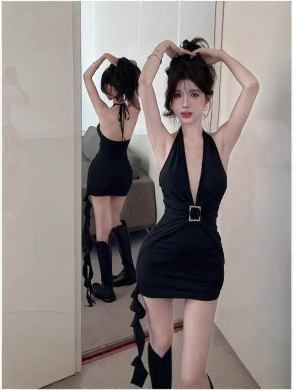 Haldteri kaelaga kleit, sügav V dekoltee, avatud selg, kõrge vöökoht, puusade siluett, poliester-spandex kangas, suvi 2025