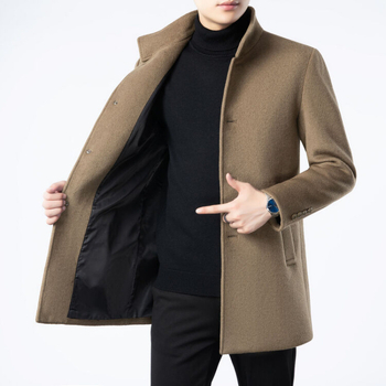 Pánsky vlnený kabát strednej dĺžky, stojatý golier, jednoradové zapínanie, podšívka z polyesteru, podiel vlny 51-70%