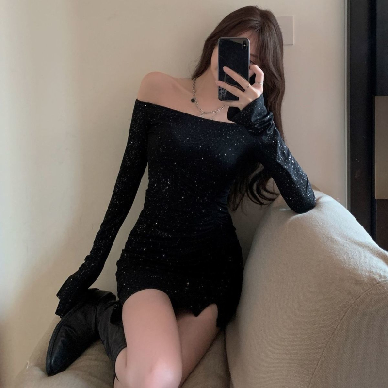 Naistele mõeldud ühe õla kleit, slim-fit lõige, pikkade varrukatega, asümmeetriline seelik, kõrge vöökoht, ühtlane värv, polüester-spandeksi segu