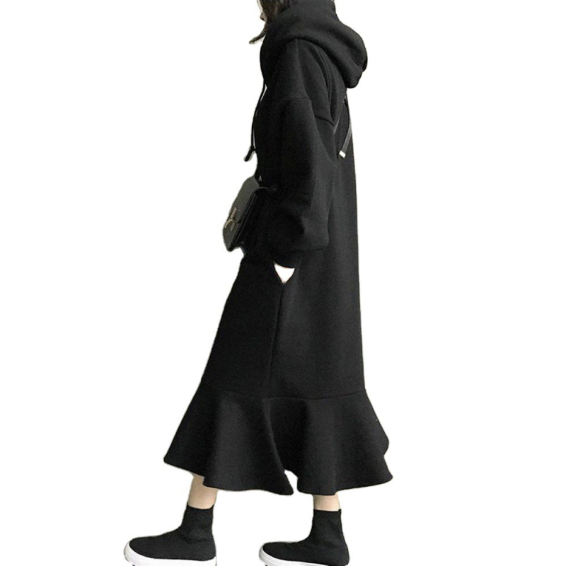 Puuvillane kapuutsiga kleit, ühtlaselt tooniga, pikad varrukad, kalasaba seelik