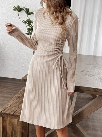 Ženska pletena haljina s A‑linijom siluete i okruglim izrezom (pleteni materijal, dugi rukavi, elastični pojas, srednja duljina)