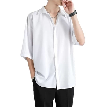 Muška košulja s kvadratnim ovratnikom, kratki rukavi, labav kroj, 96% poliester.