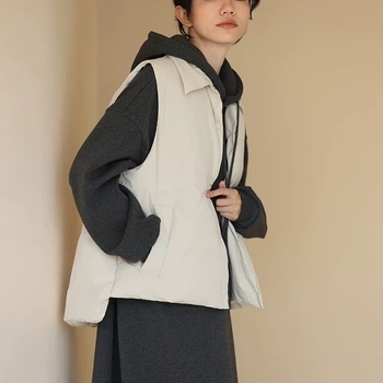 Kaputsiga midi kleit, sirge lõige, pikad varrukad, võrgust kangas, kirjanduslik retro stiil