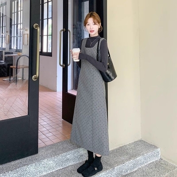 White Crane täppidega villane kleit, Korea versioon, keskmise pikkusega, varrukateta, rippkaelaga, kevad 2025