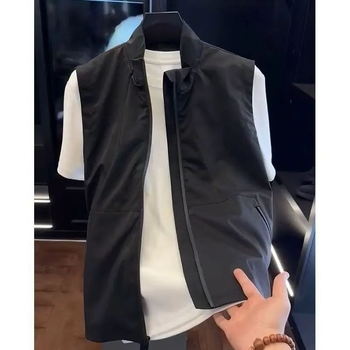 Pánska corduroy vesta s kapucňou, úzky strih, stojací golier, zips