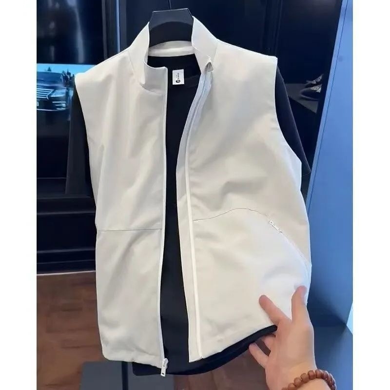 Pánska corduroy vesta s kapucňou, úzky strih, stojací golier, zips