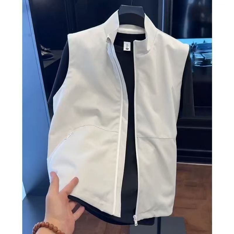 Pánska corduroy vesta s kapucňou, úzky strih, stojací golier, zips