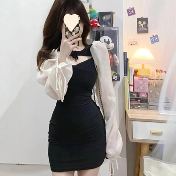 Bodycon haljina s okruglim izrezom, nabrekle rukave, visokim strukom, kratka duljina