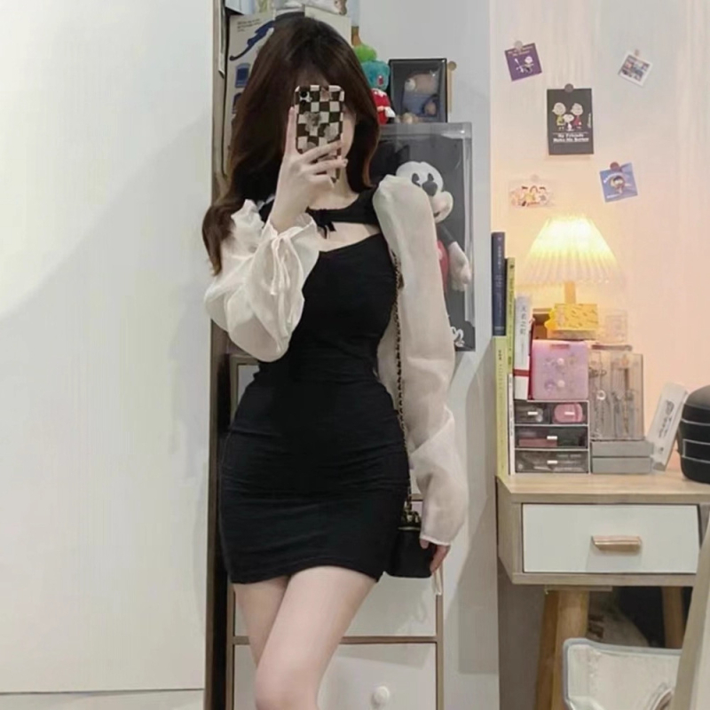 Bodycon haljina s okruglim izrezom, nabrekle rukave, visokim strukom, kratka duljina