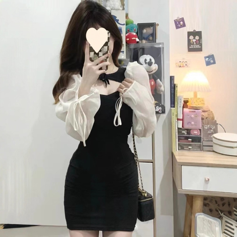 Bodycon haljina s okruglim izrezom, nabrekle rukave, visokim strukom, kratka duljina