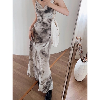 Poliester haljina na tanke naramenice, visokim strukom, bodycon silueta, izrez na jedno rame