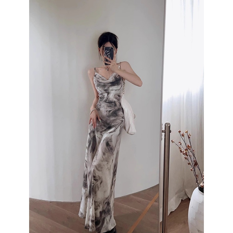 Poliester haljina na tanke naramenice, visokim strukom, bodycon silueta, izrez na jedno rame