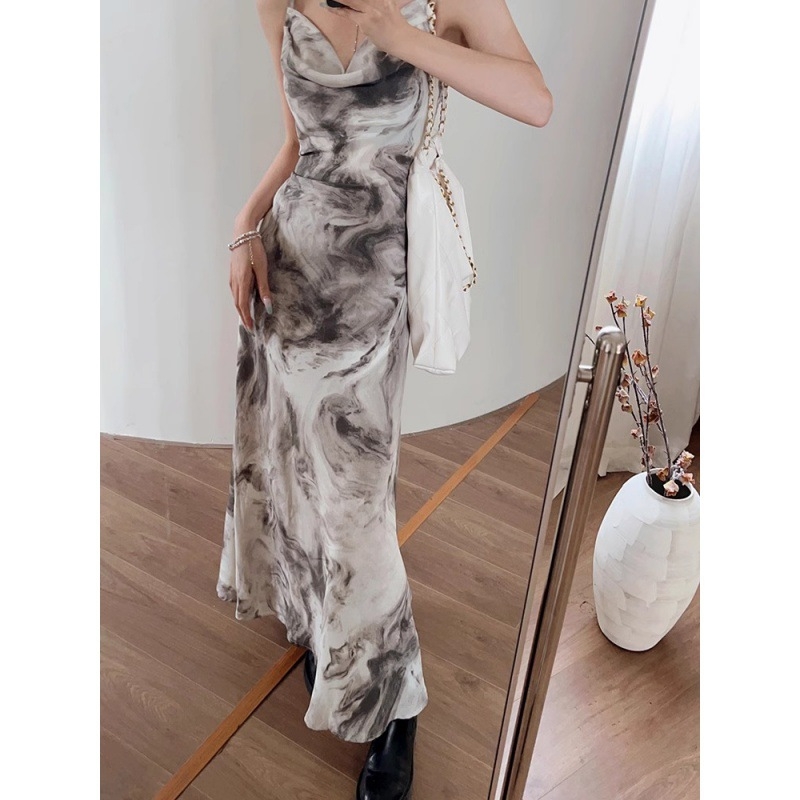 Poliester haljina na tanke naramenice, visokim strukom, bodycon silueta, izrez na jedno rame