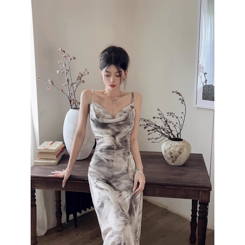 Poliester haljina na tanke naramenice, visokim strukom, bodycon silueta, izrez na jedno rame