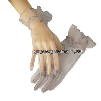 Svadobné rukavice s okrajom v tvare lotosového listu zo sieťoviny; krátky minimalistický štýl; materiál Swiss Net; pohlavie: ženy; sezóna: všetky ročné obdobia; uvedenie: jar 2025.