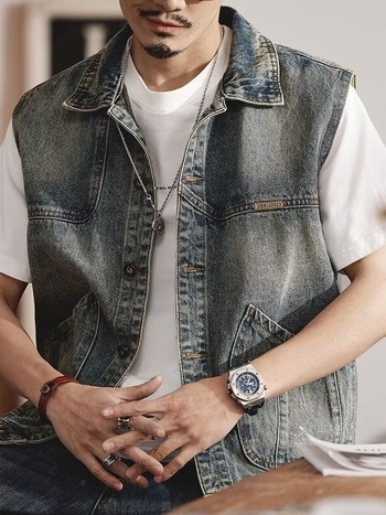 Prúžkovaná corduroy vesta s kapucňou, štýl európsko-americký, úzky strih, dvojradové zapínanie