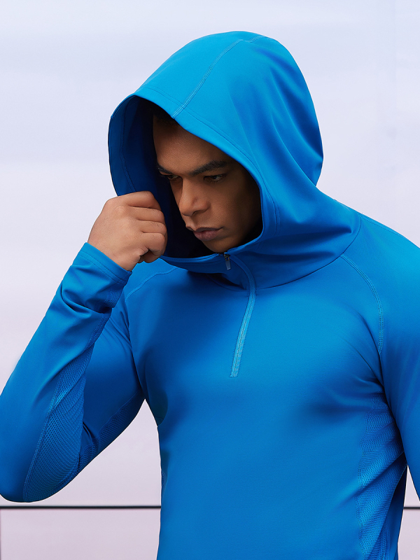 Мъжки поларен суитшърд с качулка и половин цип – слим фит, ветроустойчив, есенно-зимен модел (88% полиестерна смес; 12% полиестерна подплата)