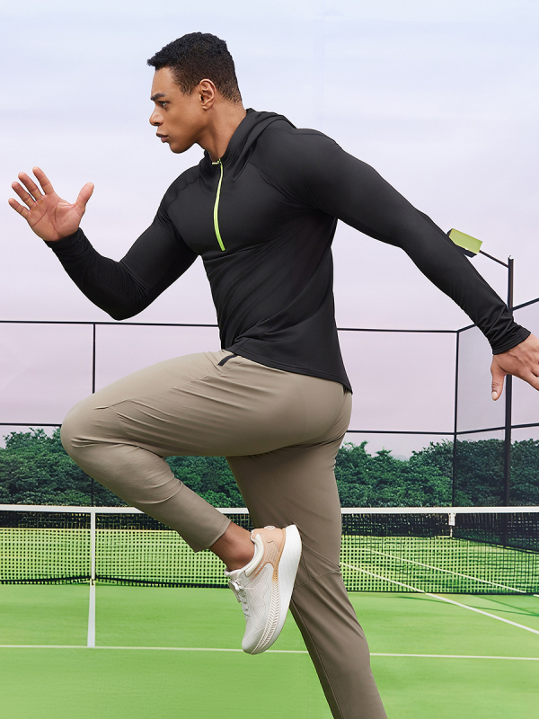 Мъжки поларен суитшърд с качулка и половин цип – слим фит, ветроустойчив, есенно-зимен модел (88% полиестерна смес; 12% полиестерна подплата)