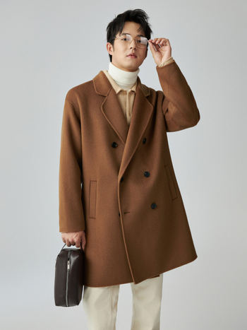 Pánske srsť z čistej vlny, stredná dĺžka, dvojradové zapínanie, obojstranný, klopový golier, vlna >95%