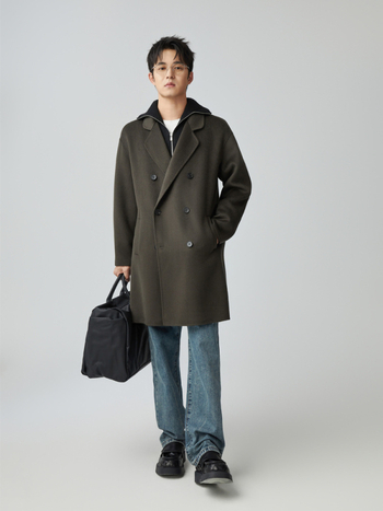 Pánske srsť z čistej vlny, stredná dĺžka, dvojradové zapínanie, obojstranný, klopový golier, vlna >95%