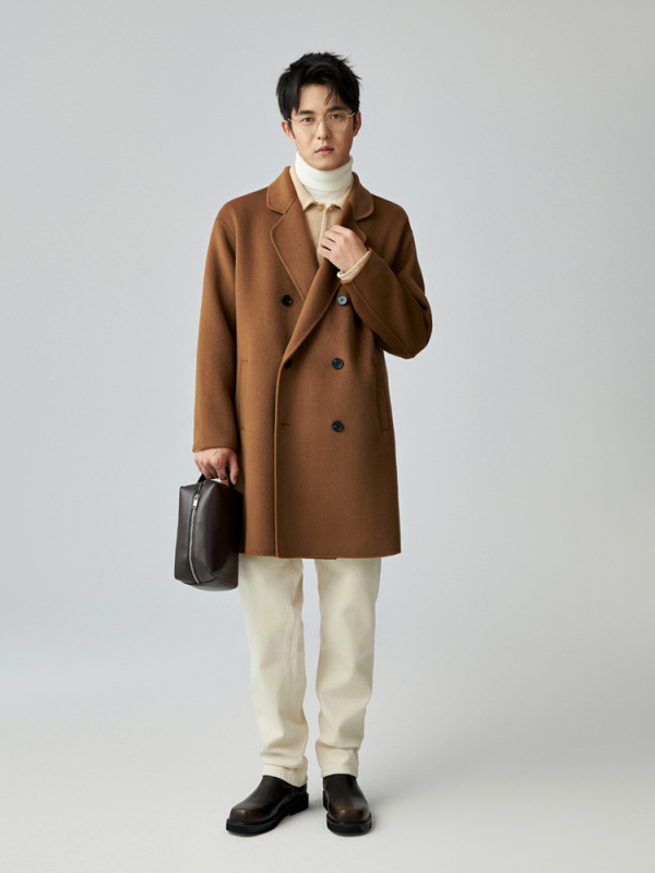 Pánske srsť z čistej vlny, stredná dĺžka, dvojradové zapínanie, obojstranný, klopový golier, vlna >95%