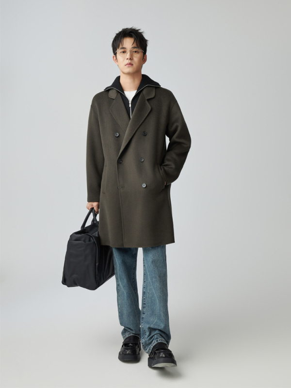 Pánske srsť z čistej vlny, stredná dĺžka, dvojradové zapínanie, obojstranný, klopový golier, vlna >95%