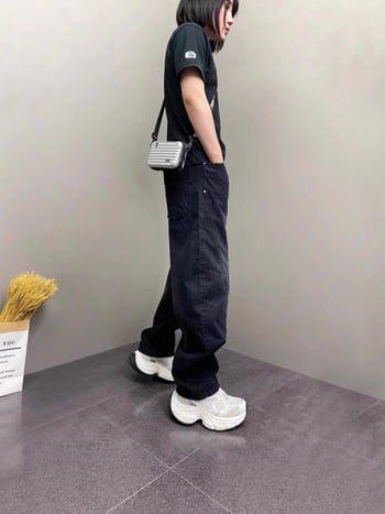 Traperice u retro stilu, ravne nogavice, srednji pojas, zatvaranje šnuralom, oprani denim s poliesterom ≤30%