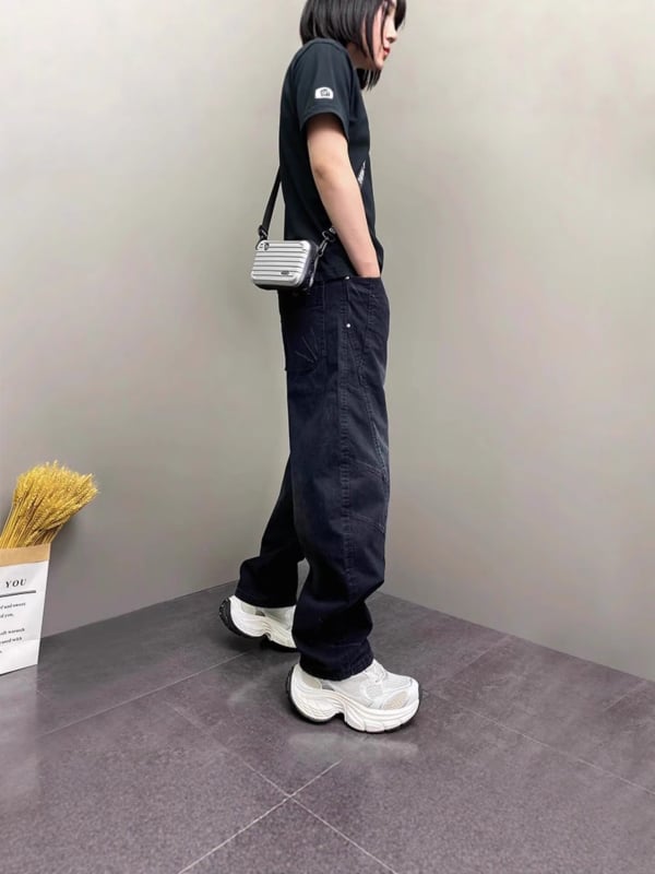 Traperice u retro stilu, ravne nogavice, srednji pojas, zatvaranje šnuralom, oprani denim s poliesterom ≤30%