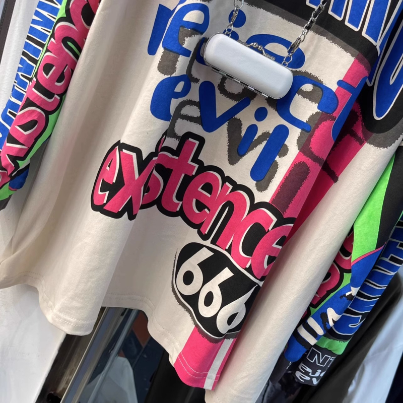Pamukasta T‑majica s grafiti otiskom, korejski stil, okrugli izrez, dugi rukavi, labav kroj