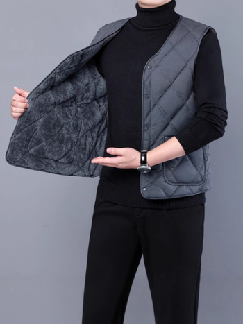 Bavlnená vesta s fleecovým podšitím, V-krk, bez kapucne, priliehavý strih, bočné vrecká