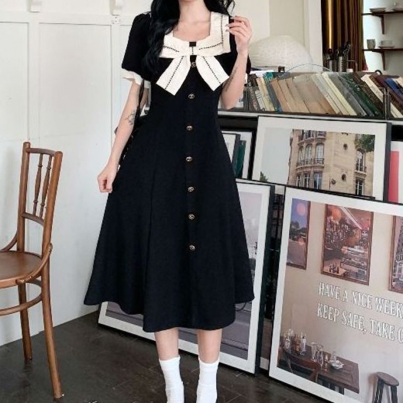 Poliesterska jednobojna haljina A-linije, kvadratni ovratnik i kratki rukavi
