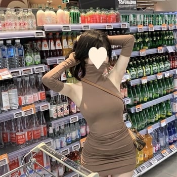 Bodycon haljina s visokim vratom i dugim rukavima, poliester 70–80%