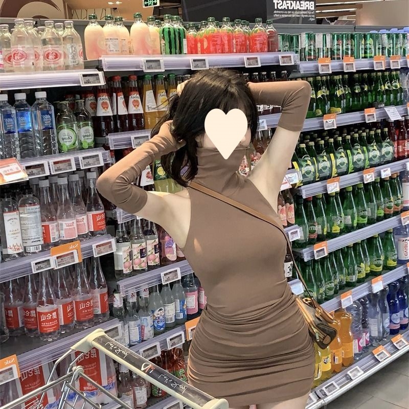 Bodycon haljina s visokim vratom i dugim rukavima, poliester 70–80%