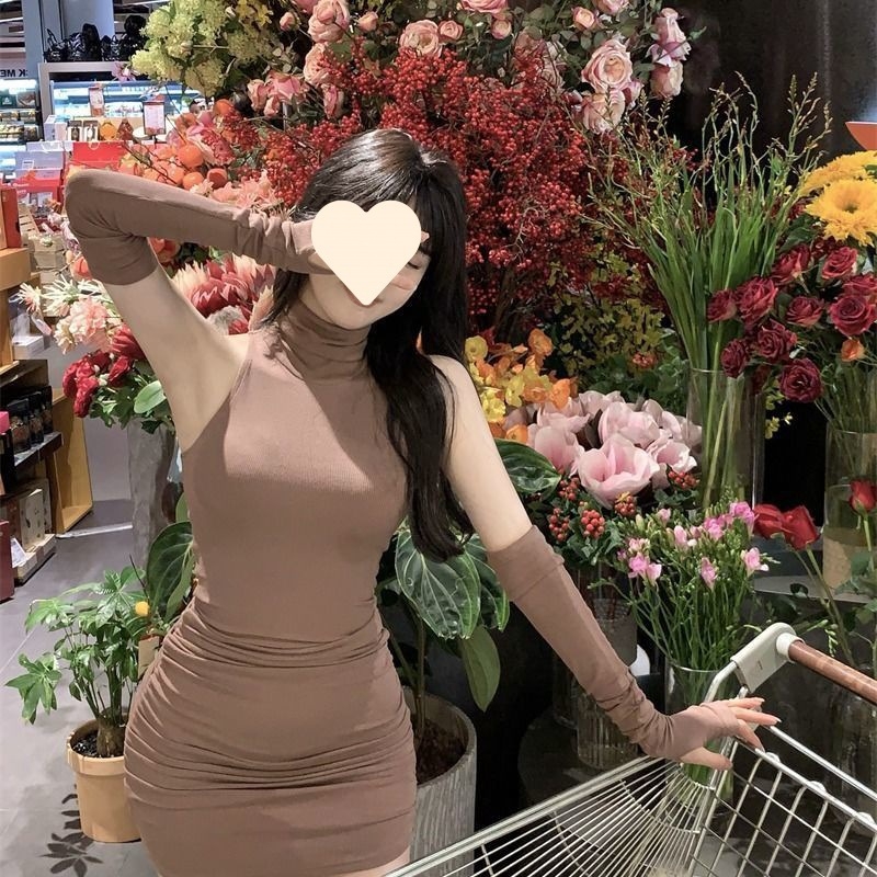 Bodycon haljina s visokim vratom i dugim rukavima, poliester 70–80%