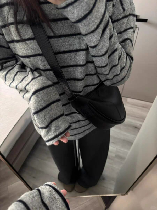 Džemper - japansko-korejski ležerni stil, bruseno pletivo, okrugli izrez, dugi rukavi, debeli materijal, širok kroj, prugasti i karirani uzorak